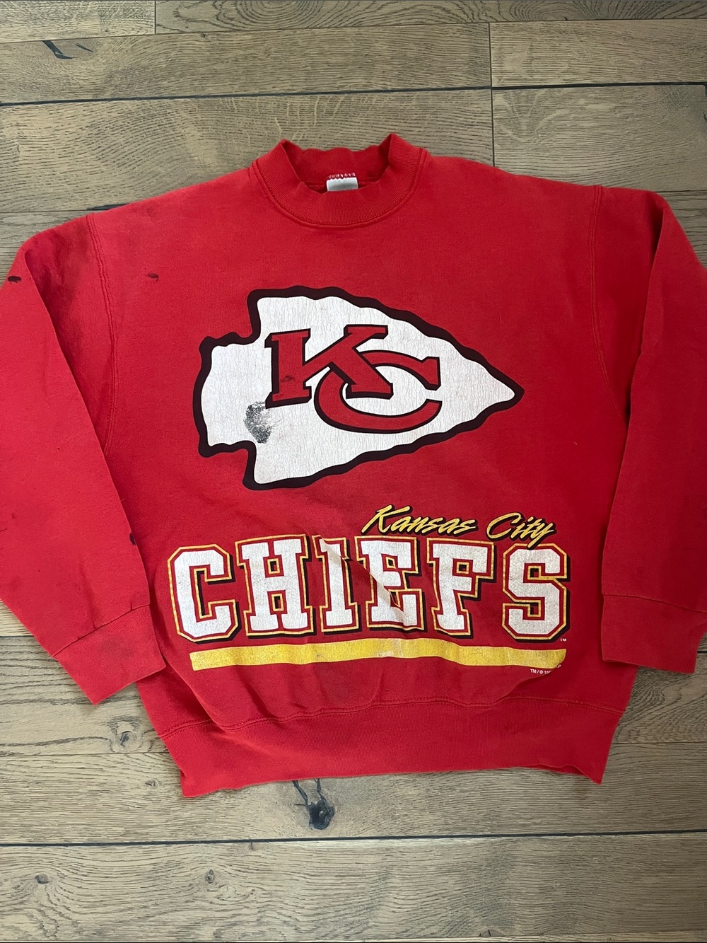 Vintage Kansas City Chiefs Red Logo Crewneck Sweatshirt - Official Team Graphic